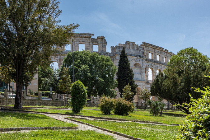 Villa Grotta Istriana Pula, con piscina, vicino al centro e all'Arena Pula